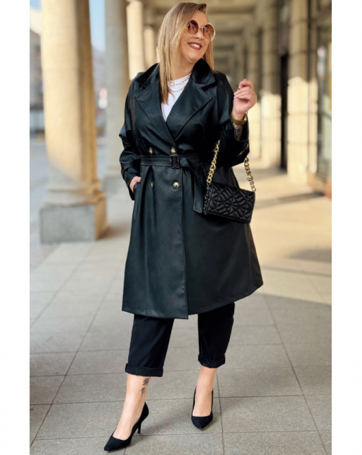 Elegantný koženkový plus size kabát s opaskom Goja